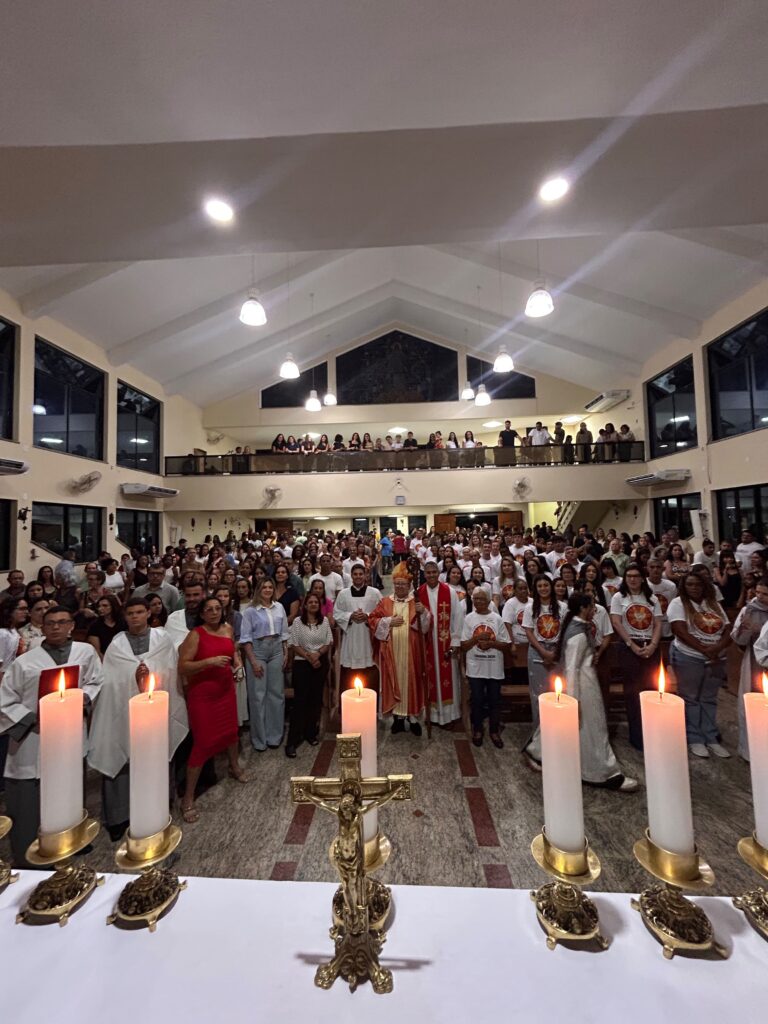 Dom Roberto presidiu celebração da Crisma para 61 jovens e adultos em Aperibé