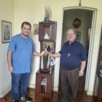 Dom Roberto recebe representante da Missão Malaquias para apresentação de filme sobre Santa Teresinha