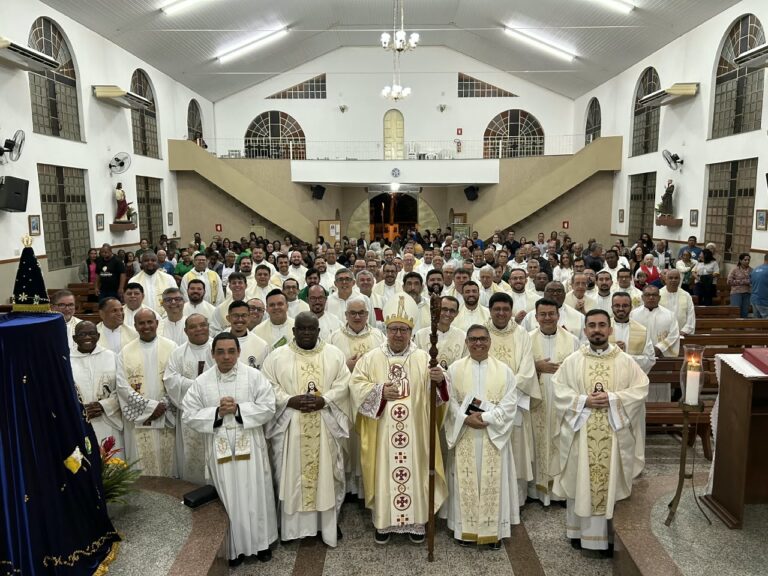 Diocese de Campos reúne o clero no distrito de Raposo para Curso de Atualização
